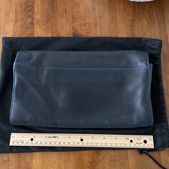 Vera Bradley Leather shoulder bag with chain strap - Picture 4 of 10